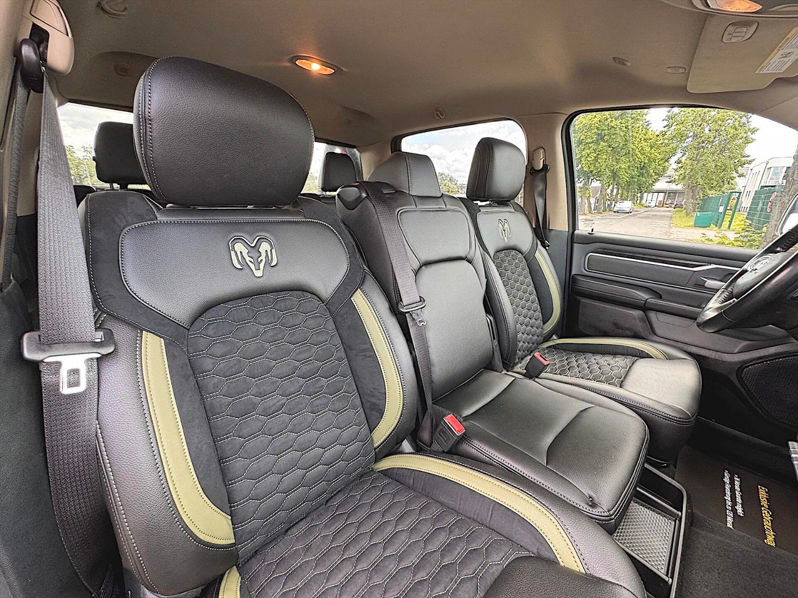 Fahrzeugabbildung Dodge RAM 5.7 V8 HEMI NightEdition Offroad 4x4 eTorque