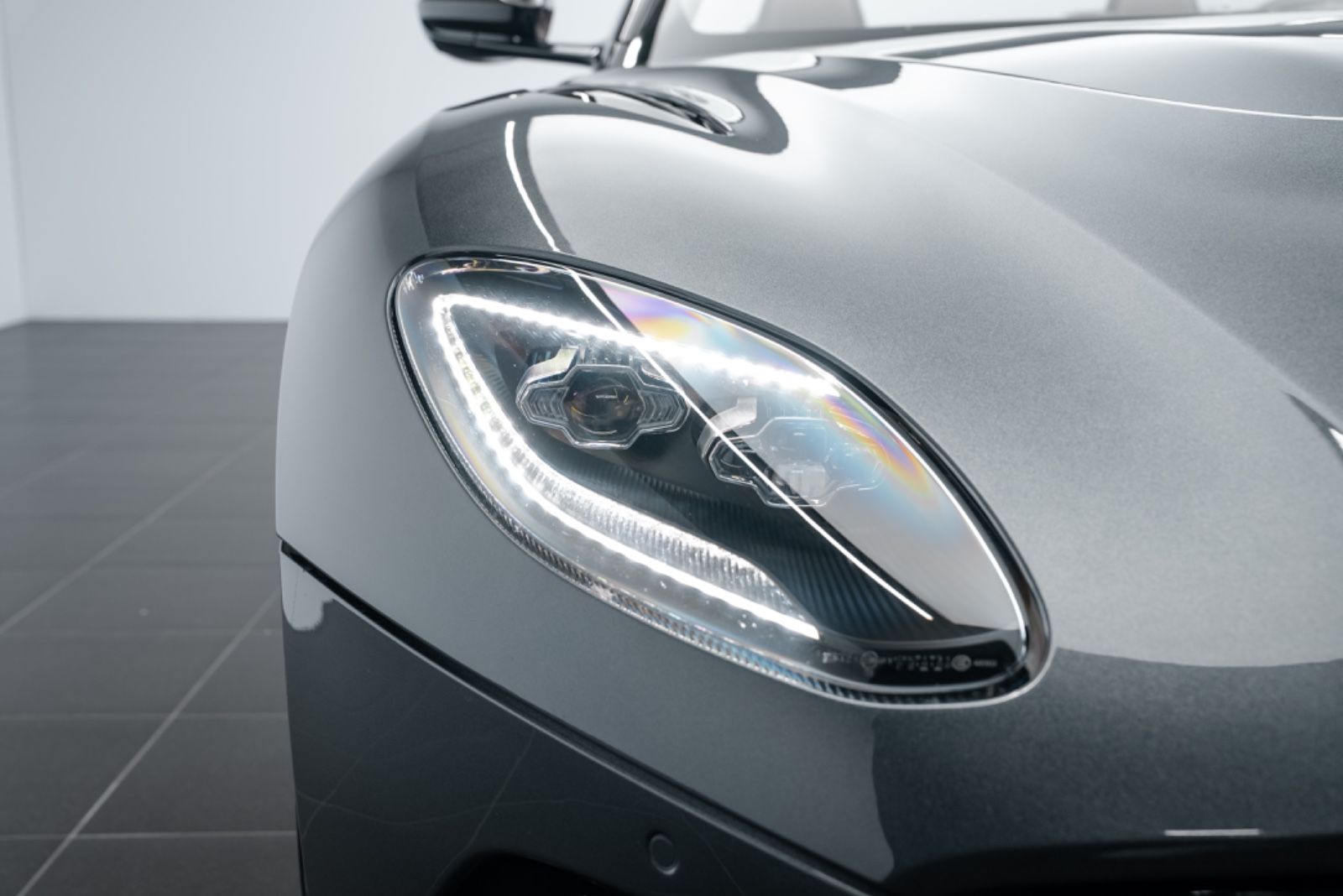 Fahrzeugabbildung Aston Martin DBS 770 Ultimate Volante 1 OF 199/CARBON/BUCKET