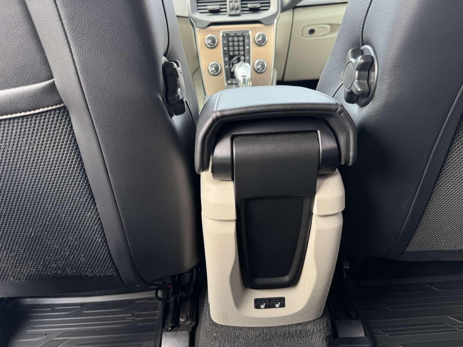 Fahrzeugabbildung Volvo V40 Cross Country T5 AWD/Navi/Xenon/StandHz 1...