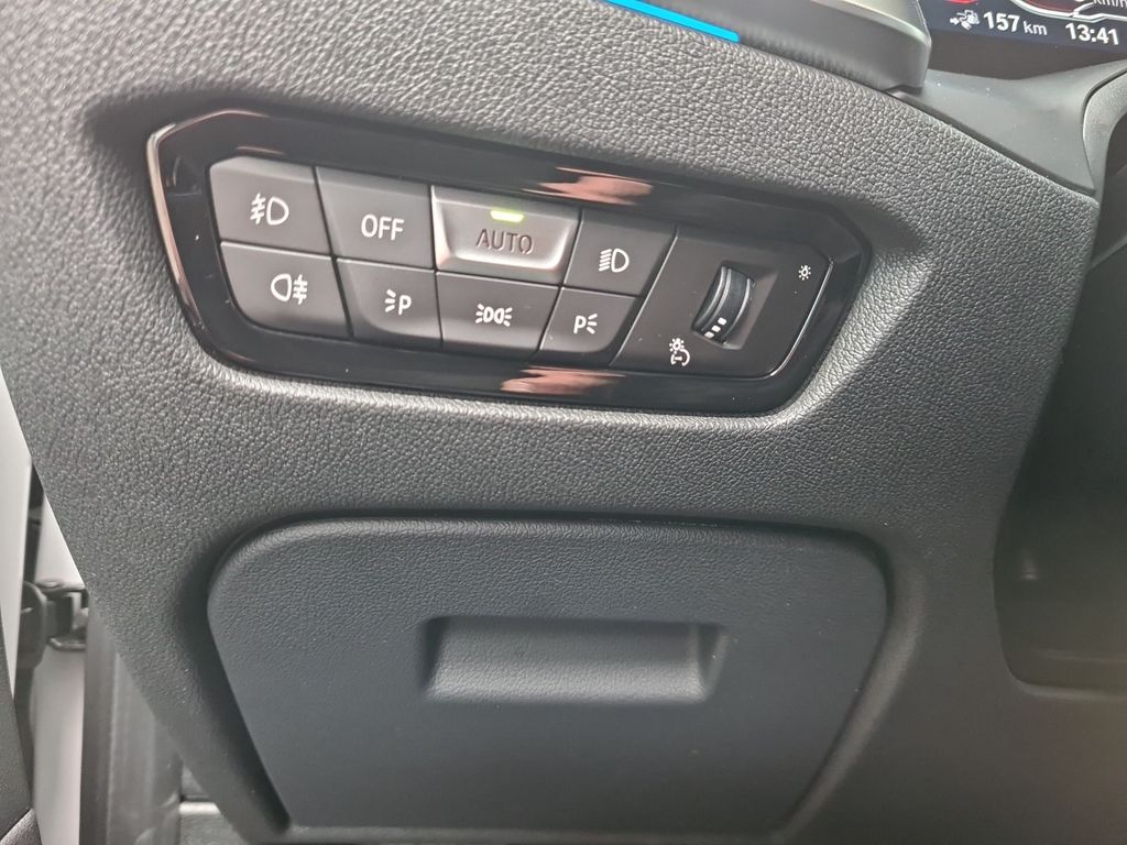 BMW 330 e Sport Line LED DAB AHK RFK Shz uvm.