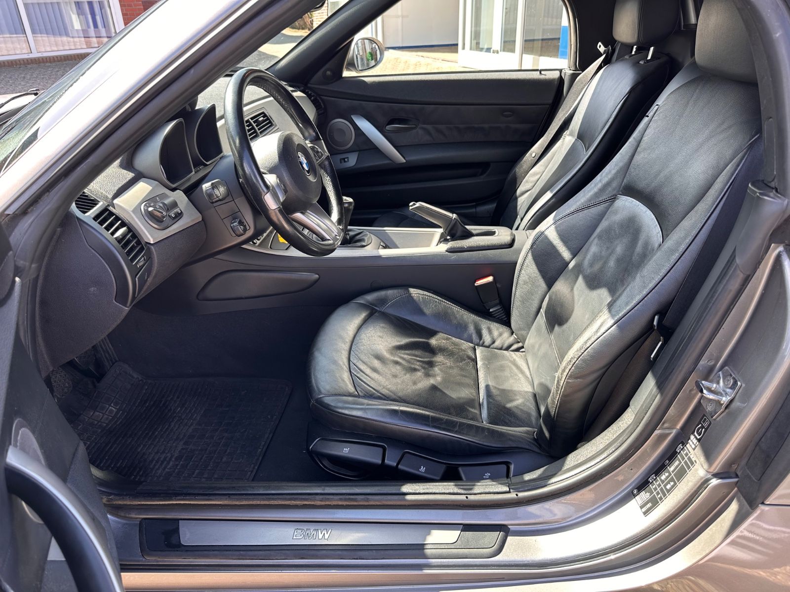 Fahrzeugabbildung BMW Z4 Roadster 2.2i Xenon/Leder/GRA/HiFi/PDC/Klima