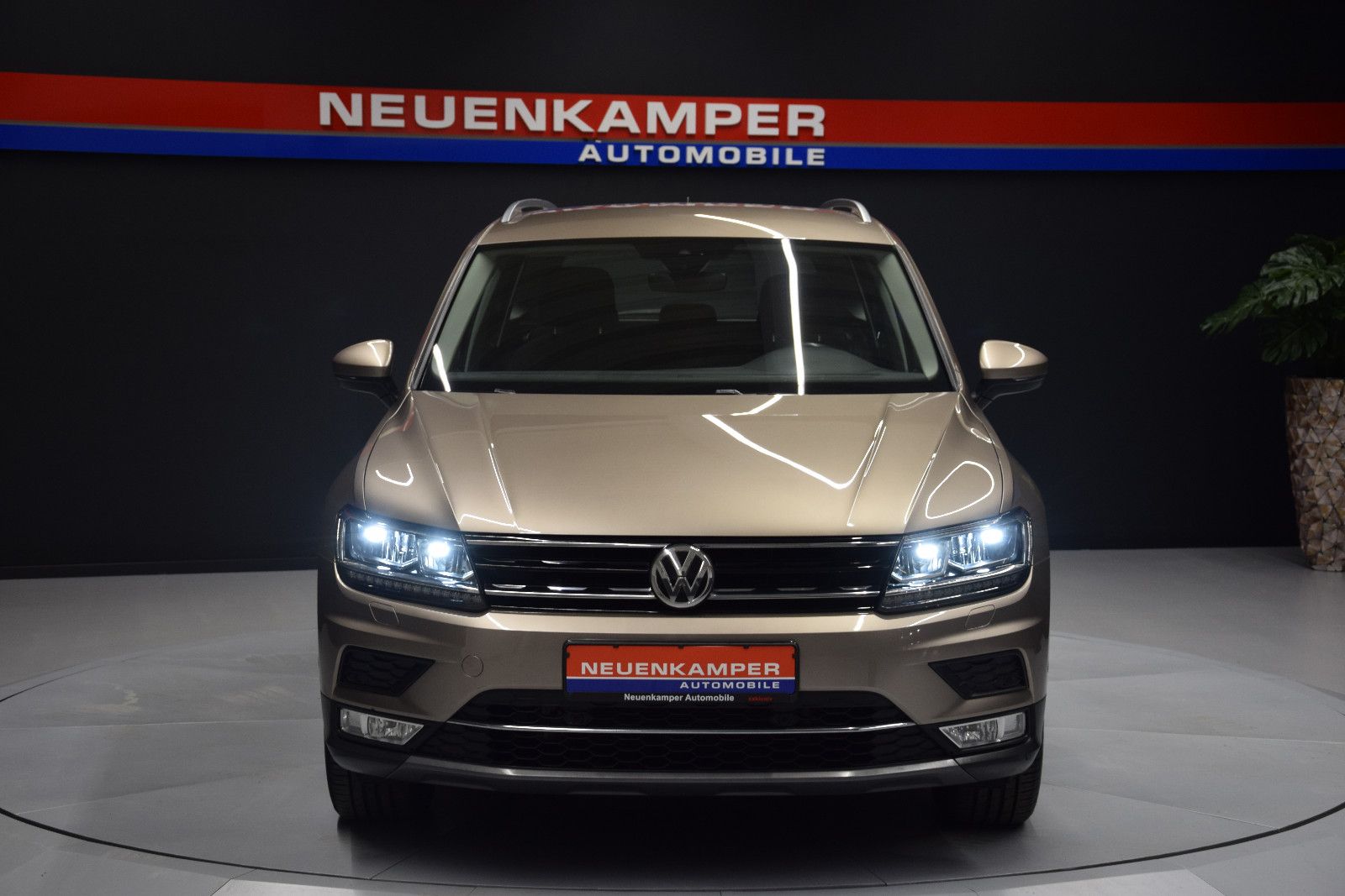 Fahrzeugabbildung Volkswagen Tiguan Highline 4Motion AHK el.Heckklappe ACC