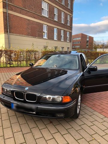 BMW E39 523i