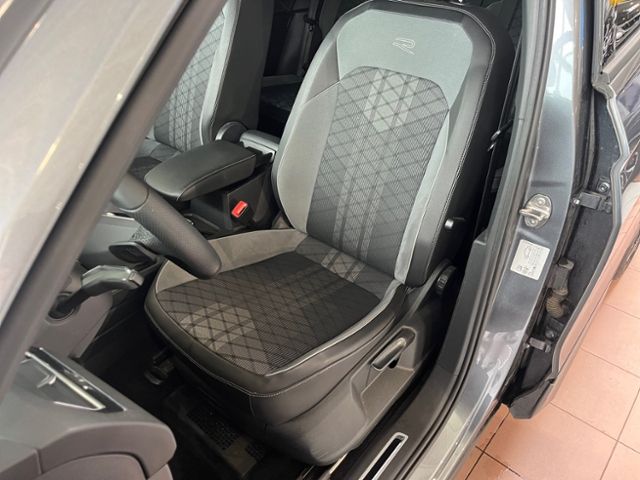 Fahrzeugabbildung Volkswagen Tiguan Allspace 2.0 TSI DSG R-LINE AHK PANO KAME