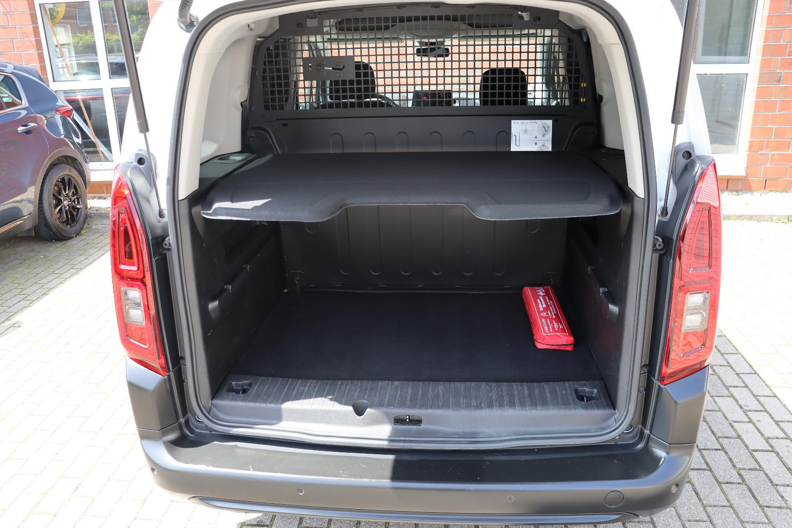 Citroën Berlingo 1.5 HDI MPV Feel M Aut. LED 360° 1.Hand