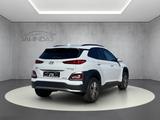 Hyundai Kona Advantage Elektro Spurhalte. *aus 2.Hand* - weiße Hyundai KONA Elektro