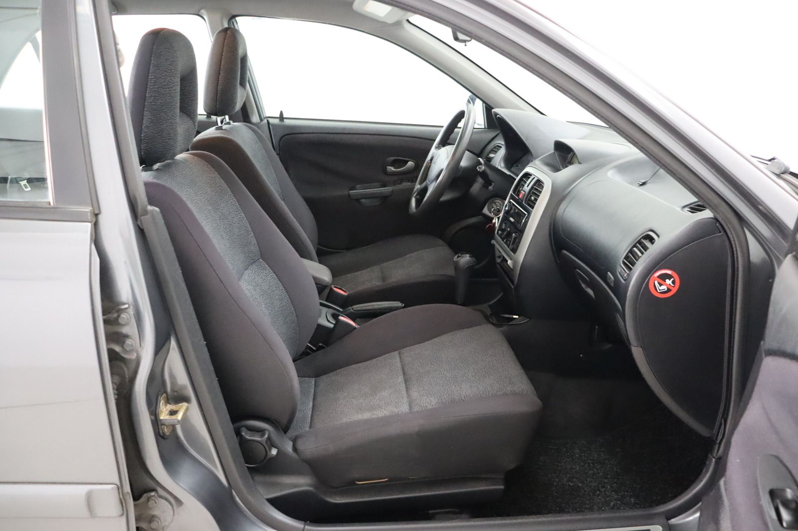 Fahrzeugabbildung Mitsubishi Carisma 1.6 Avance Automatik * HU/AU 03.28