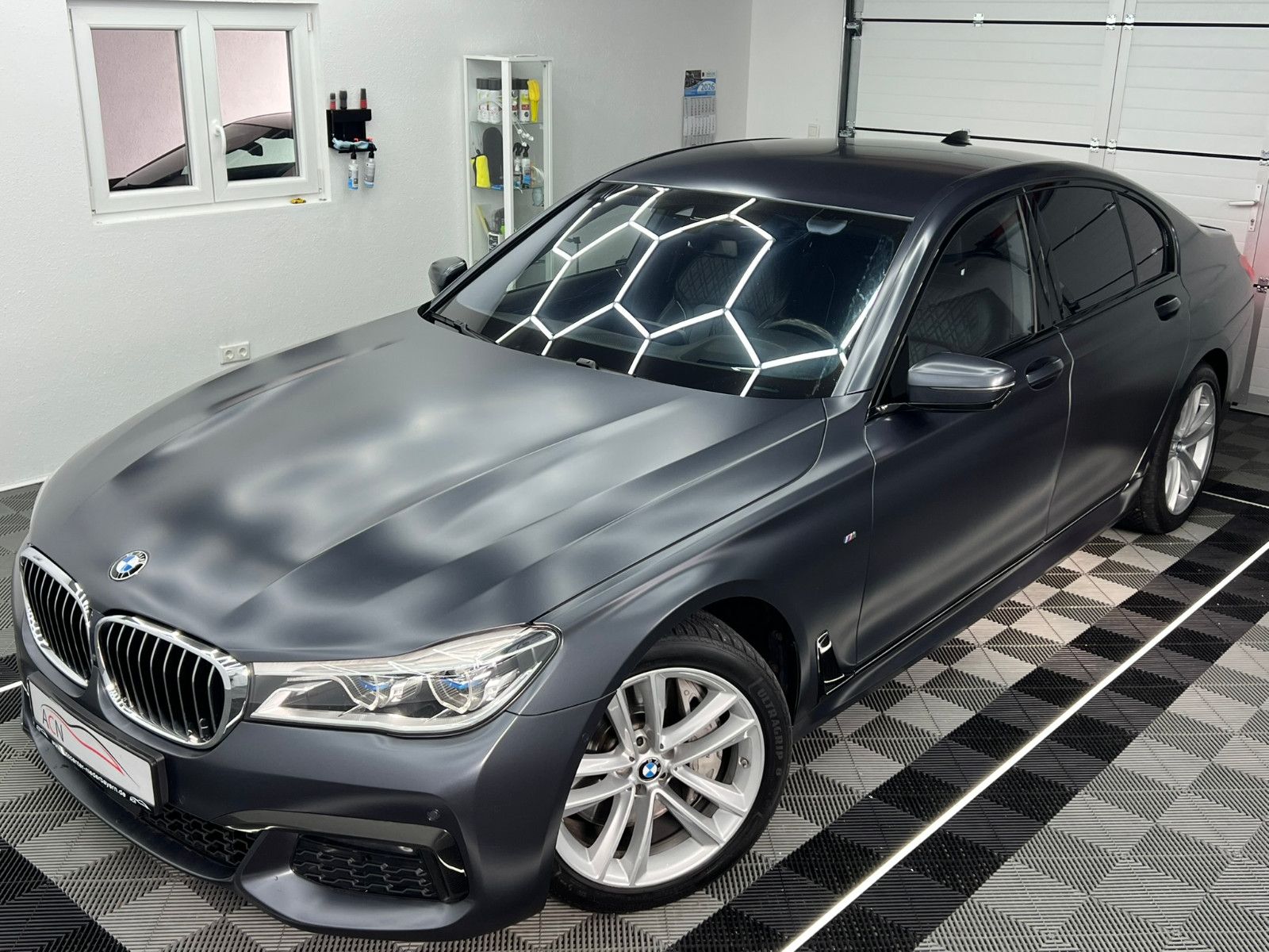 Fahrzeugabbildung BMW 750 d xDrive M SPORT/LASER/EXECUTIVE PRO/FROZEN