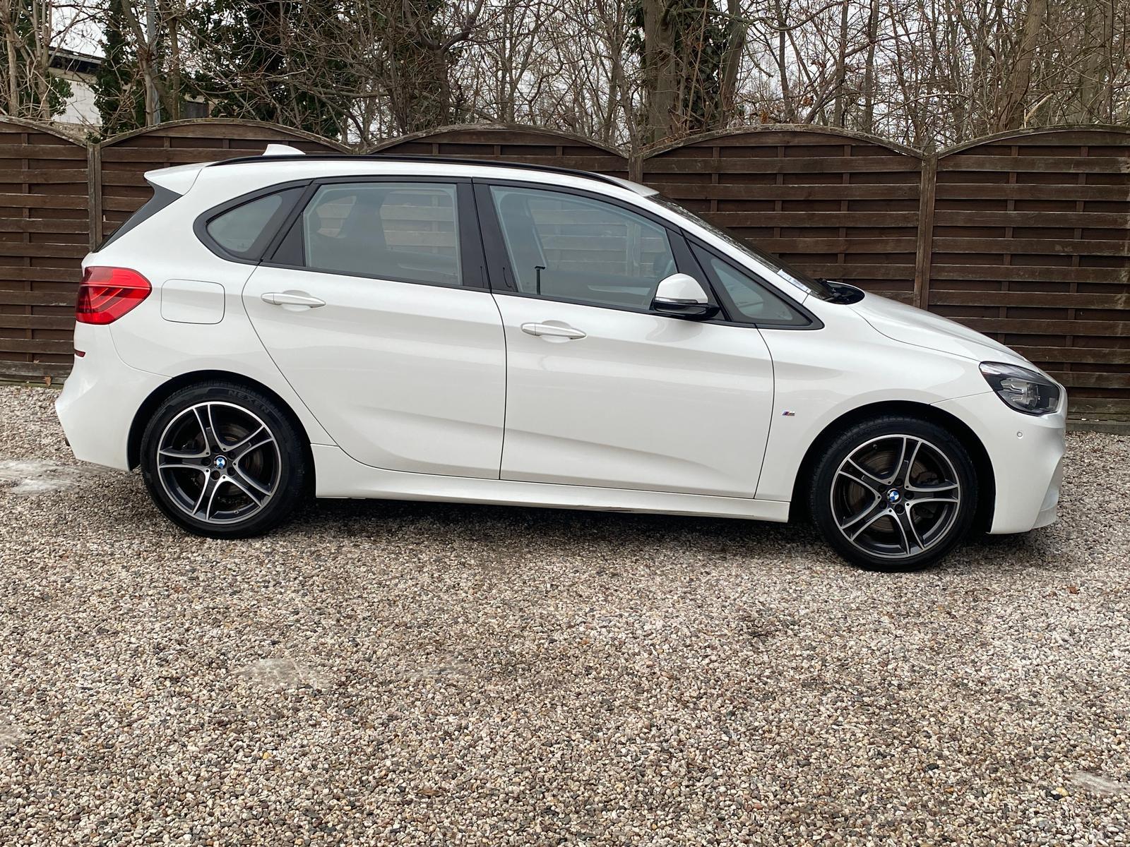 BMW 225i xDrive M Sport LED Navi CarPlay SHZ 1.Hand