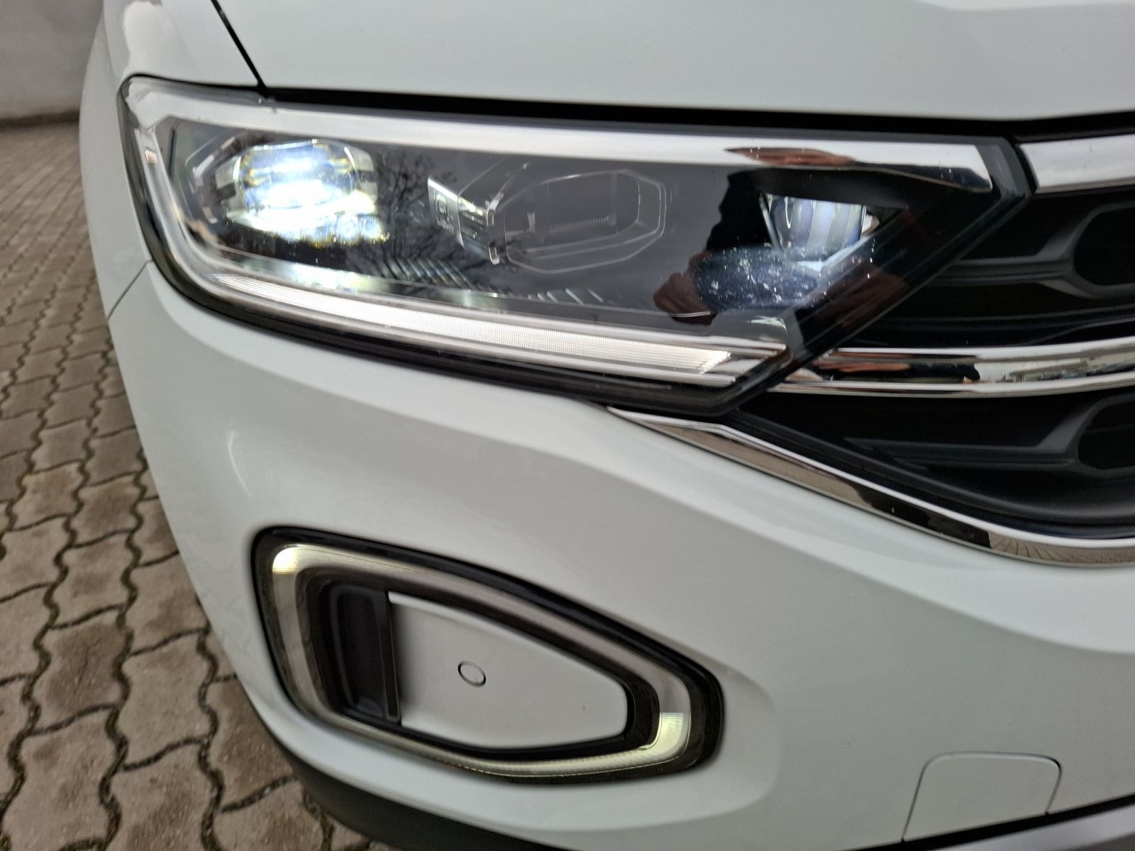 Fahrzeugabbildung Volkswagen T-Roc TSI Style DSG LED Navi AID ACC RFK SH