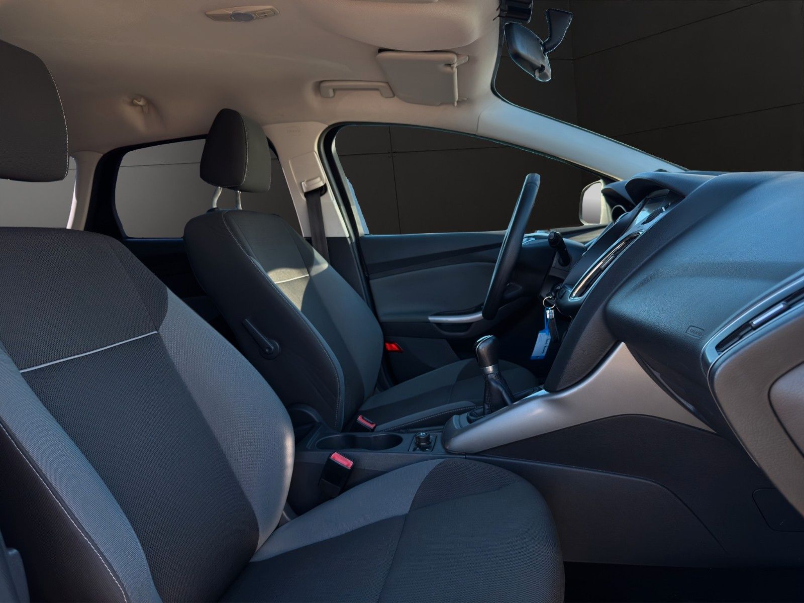 Fahrzeugabbildung Ford Focus Turnier *AHK*Sitzheizung*Service Neu
