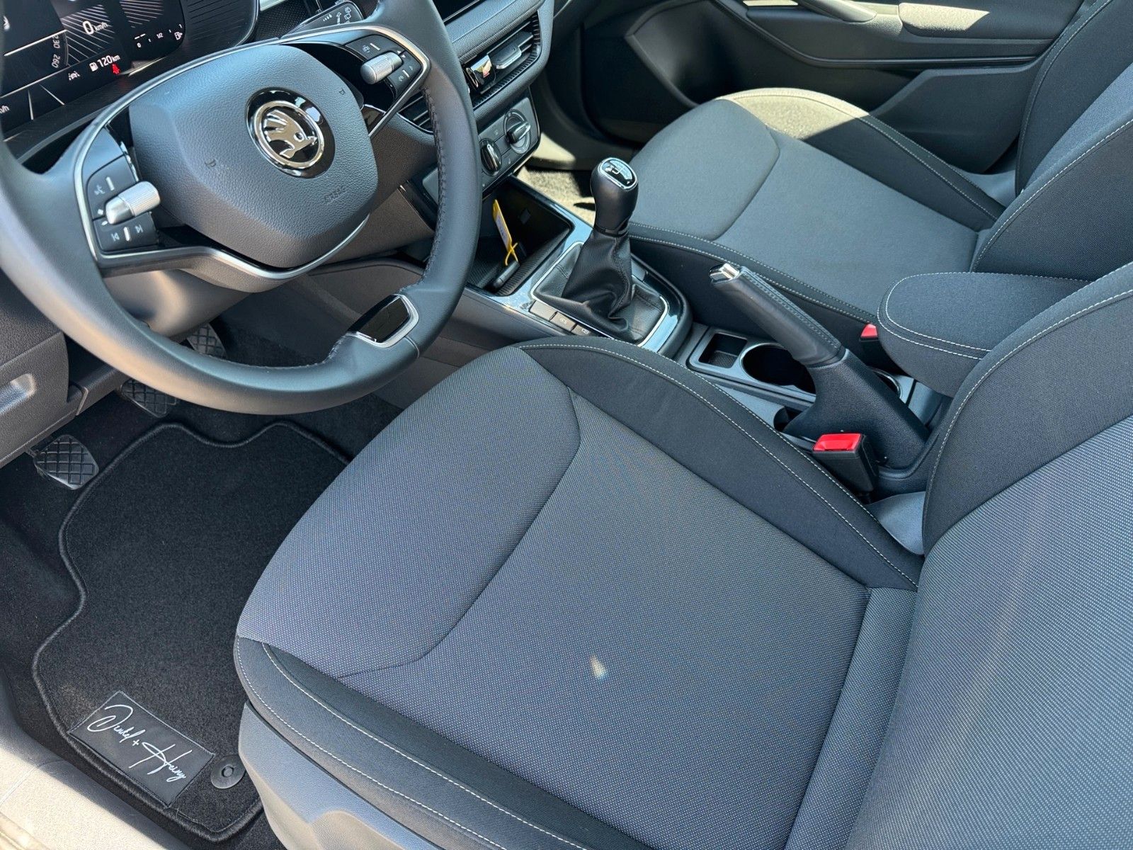 Fahrzeugabbildung SKODA Fabia Selection 1.0 MPI
