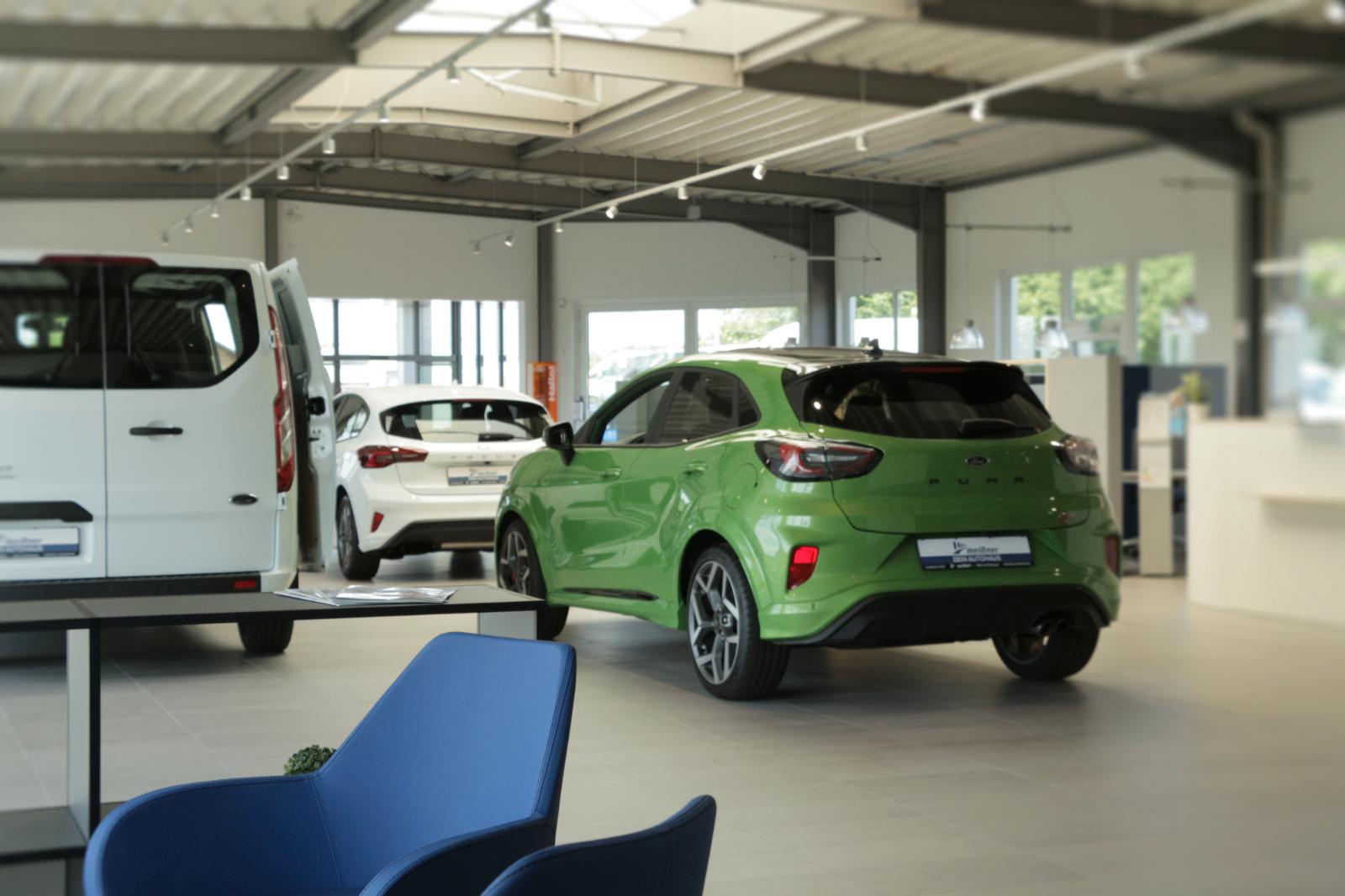 showroom-image-top