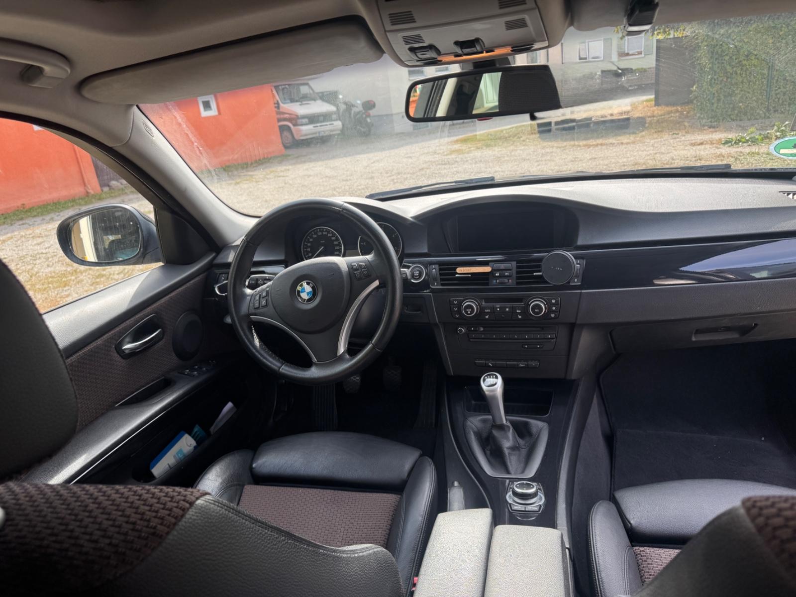 BMW 318 2010 — photo 11