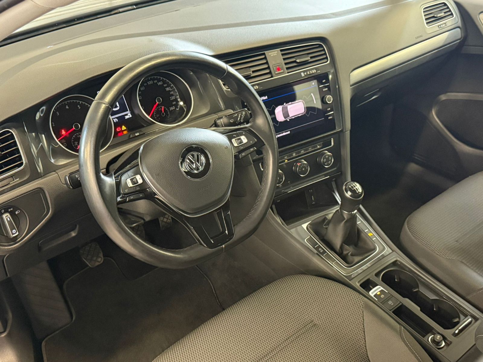 Fahrzeugabbildung Volkswagen Golf VII Lim. Comfortline CNG ACC AHK Kamera SHZ