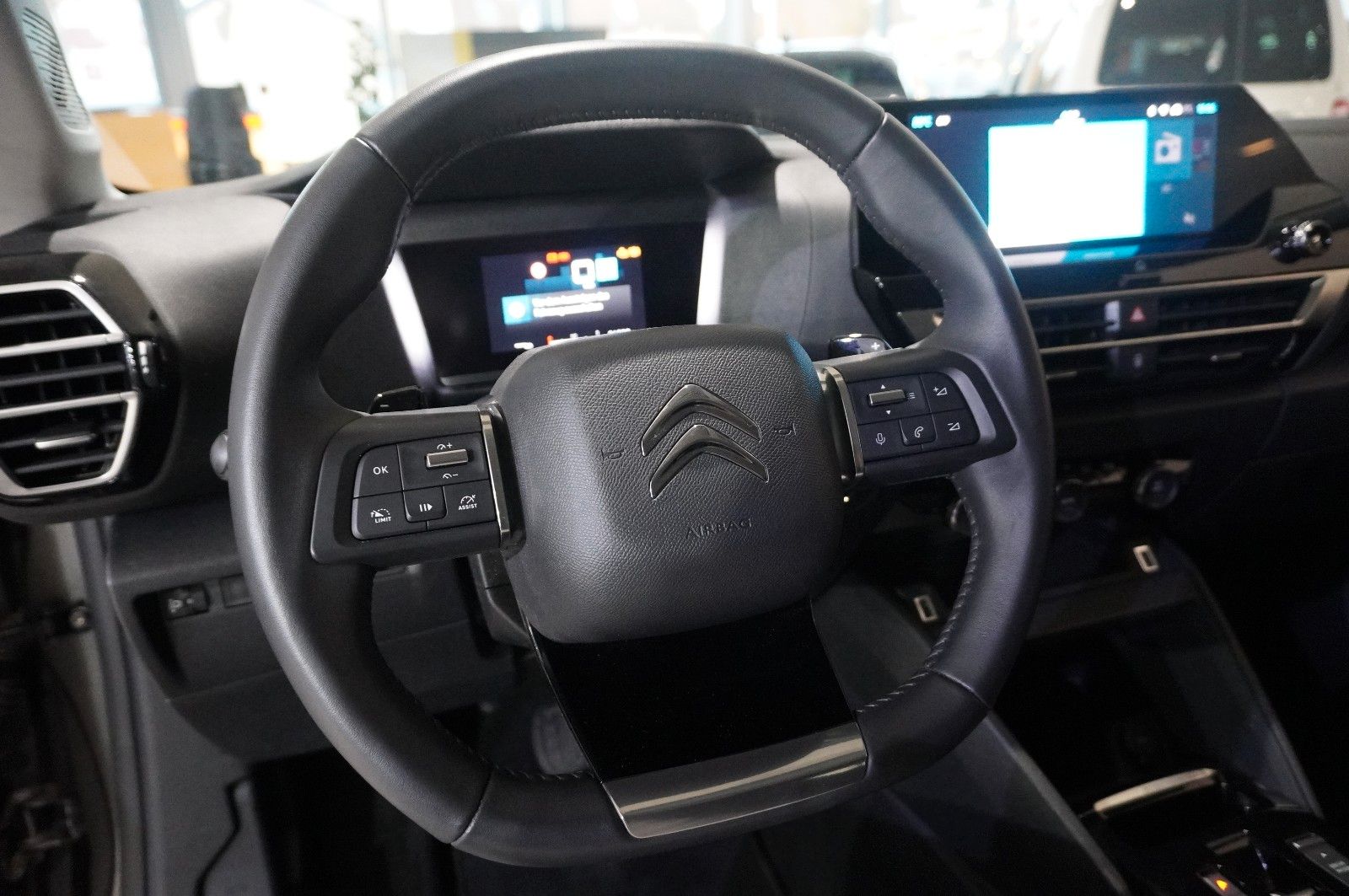 Fahrzeugabbildung Citroën C4 Lim. 1.2T PLUS NAVI/LED/KAMERA/SPORT /VIR/DAB