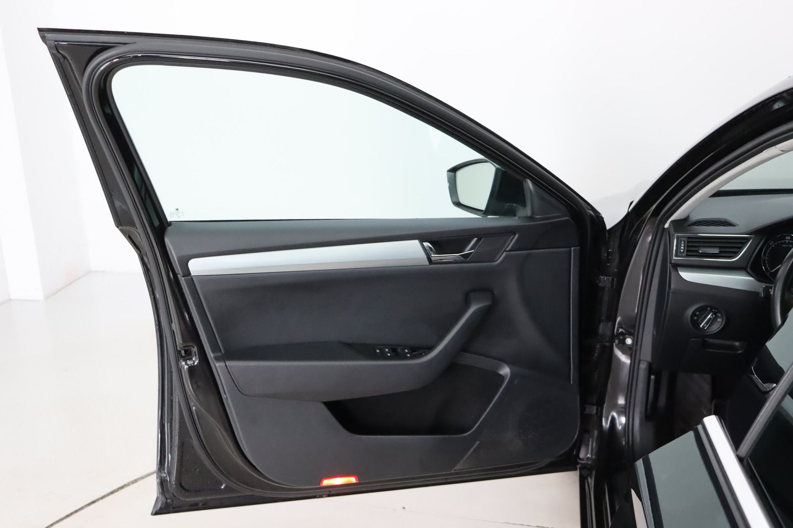 Fahrzeugabbildung SKODA Superb * Memory * PDC * Sithzg.