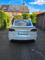 Tesla Model Y Long Range Dual Motor AWD *AHK* - weiße Tesla Model Y