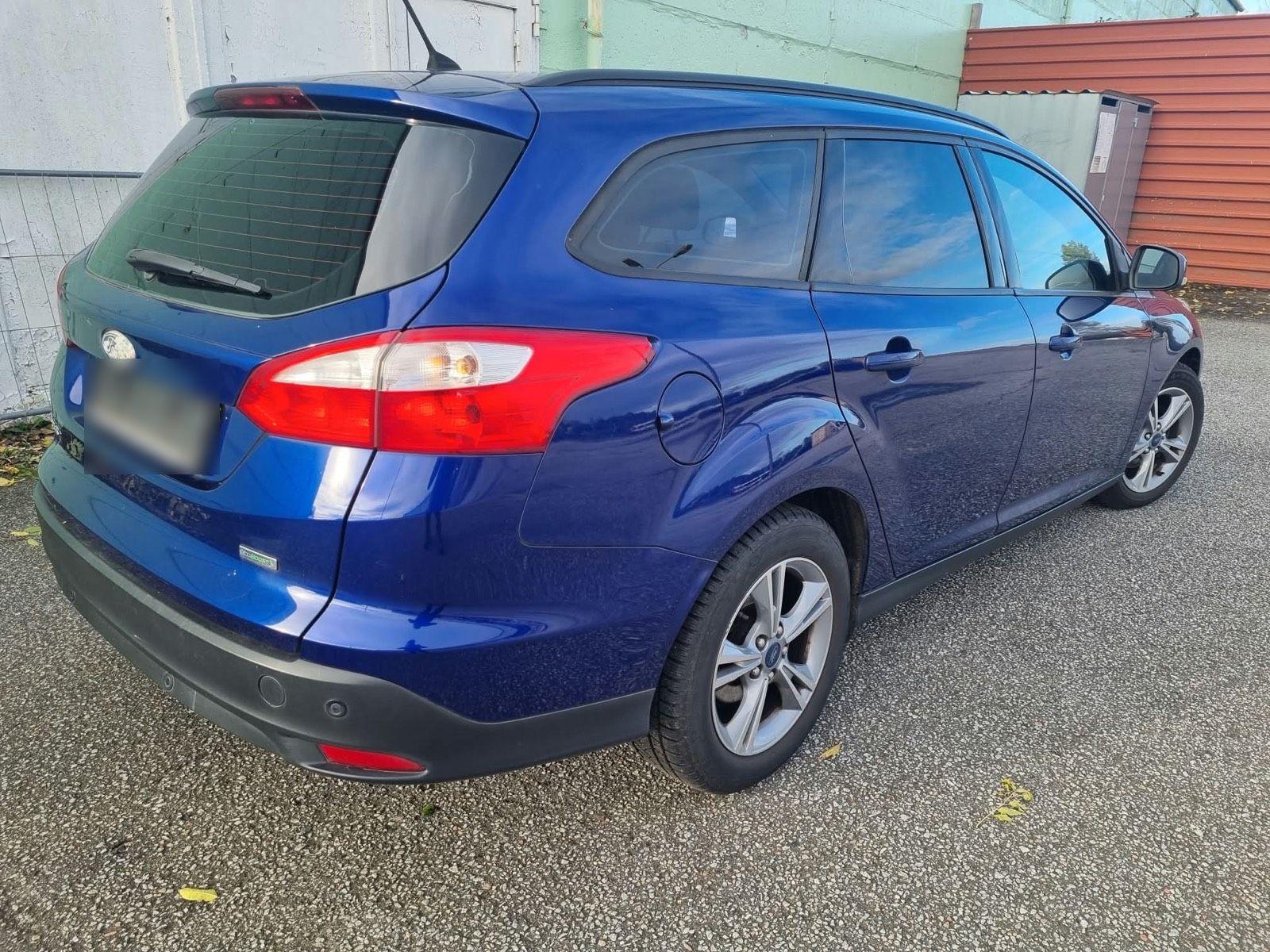 Ford Focus 2014 — interior