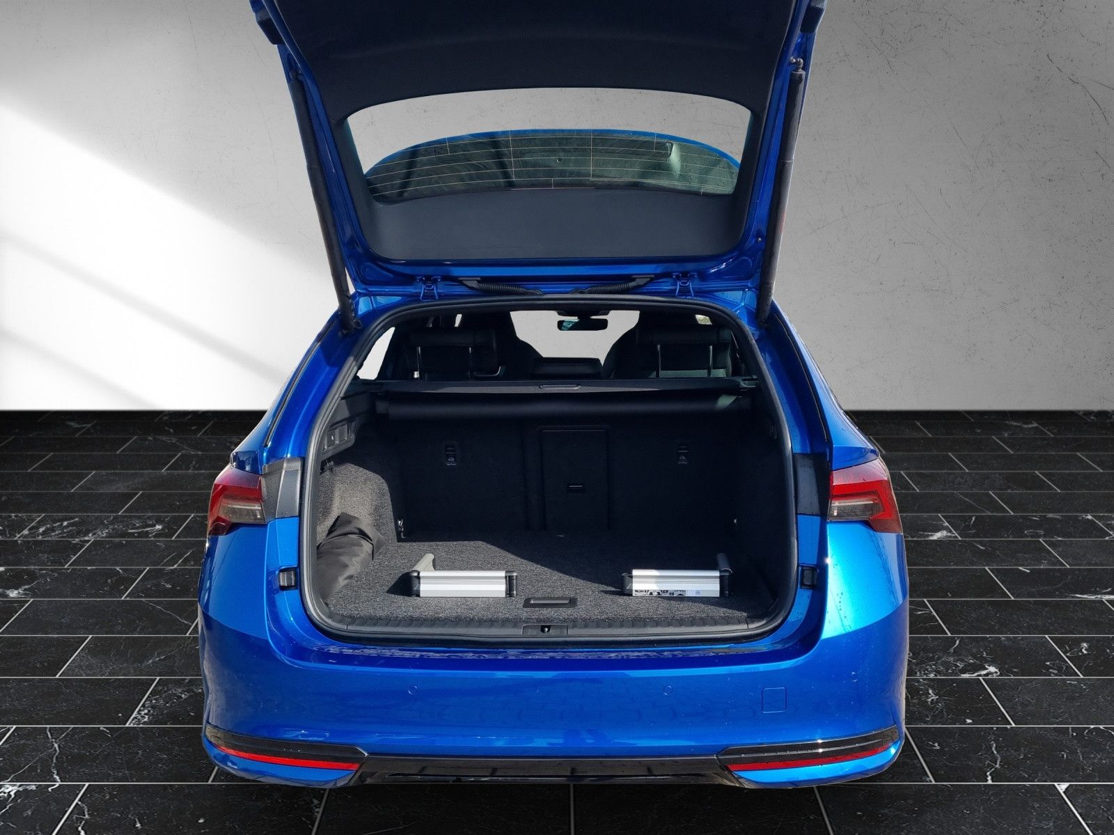 Fahrzeugabbildung SKODA Octavia Combi Sportline 2,0 TDI AHK CANTON
