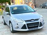Ford Focus Turnier 2.0 Titanium Individual Automatik - Ford Focus aus 2011: 2.0