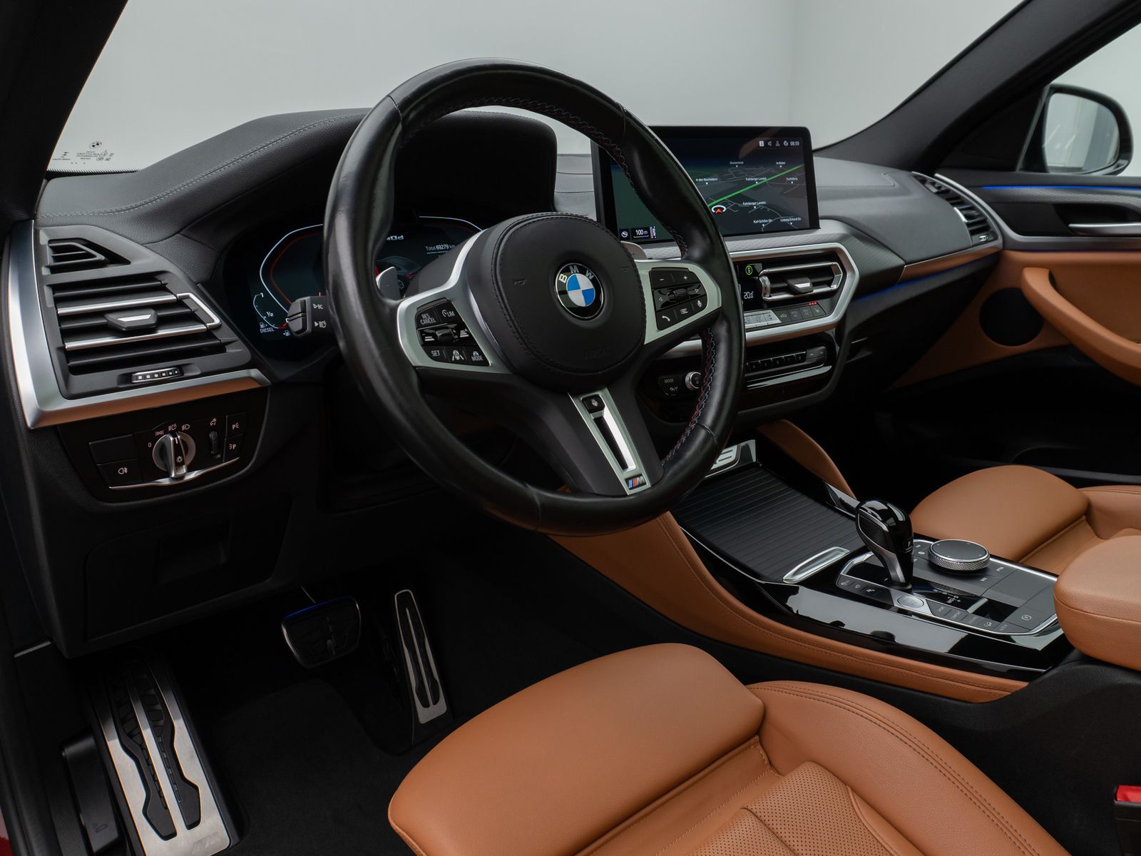 Fahrzeugabbildung BMW X4 M40d 360° Laser DAB Panorama HUD Komfort HiFi