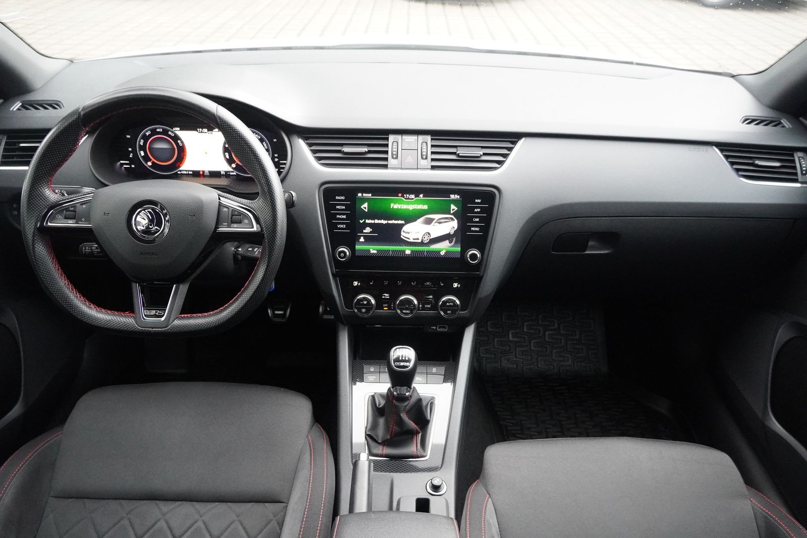 Skoda Octavia Combi 2.0 RS 245 Navi Digitales Cockpit foto 11