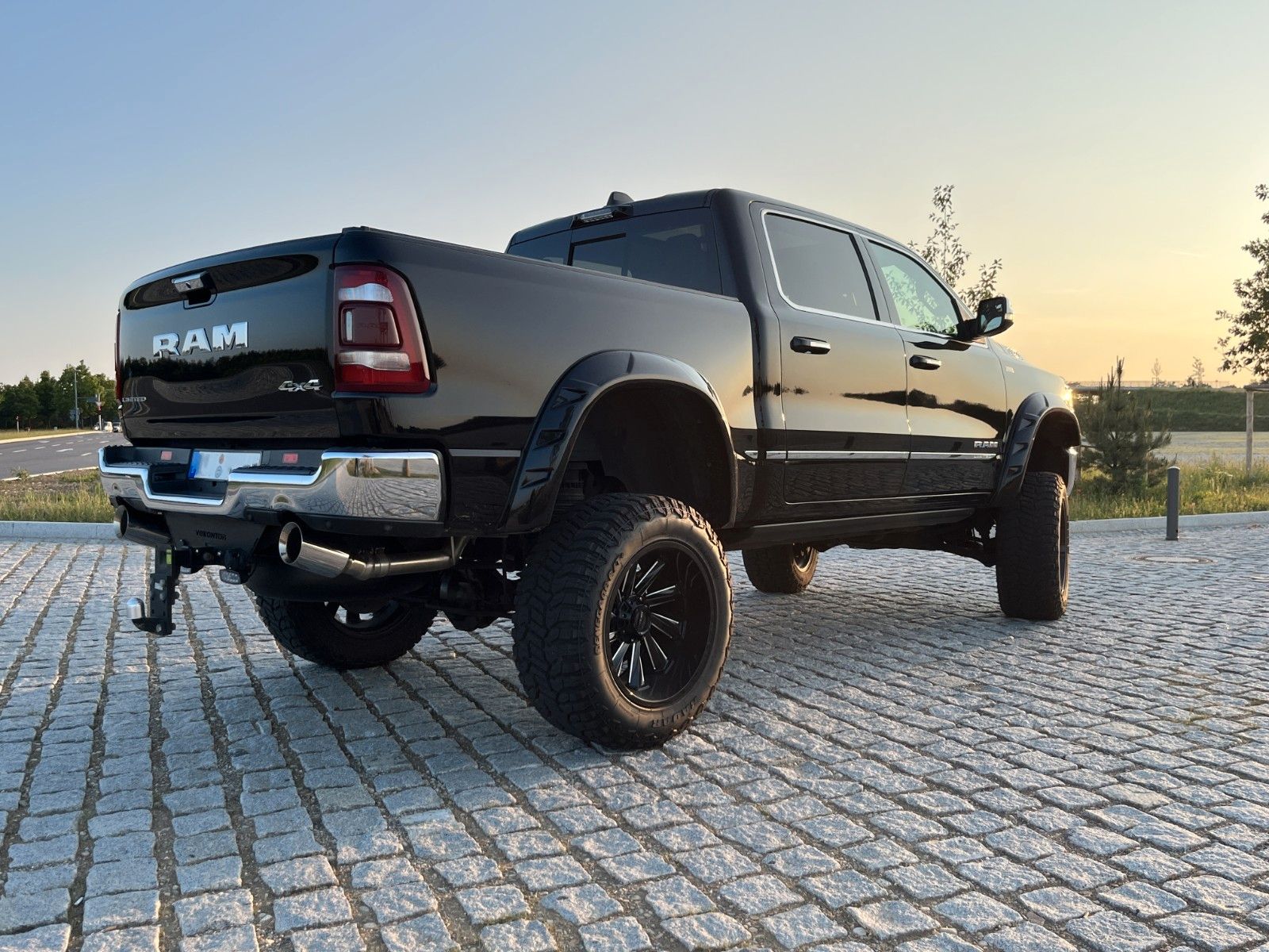 Fahrzeugabbildung Dodge RAM 1500 Limited  10"höher Alles Eingetragen!!!