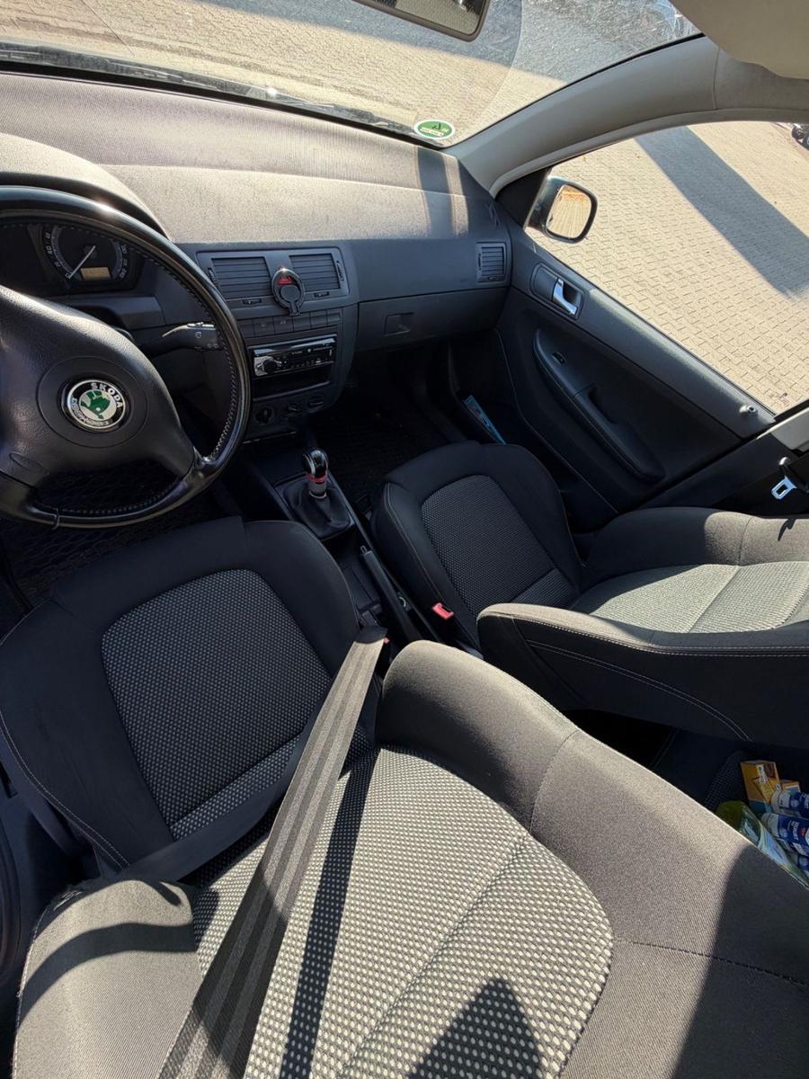 Skoda Fabia 2005 — вигляд ззаду