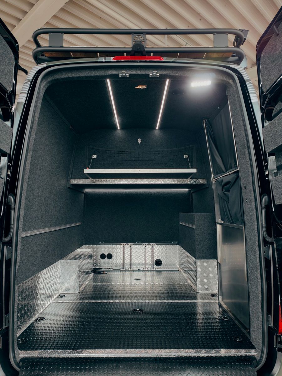 Fahrzeugabbildung Mercedes-Benz X-CROSSVAN 4x4² XXL - #1OFF
