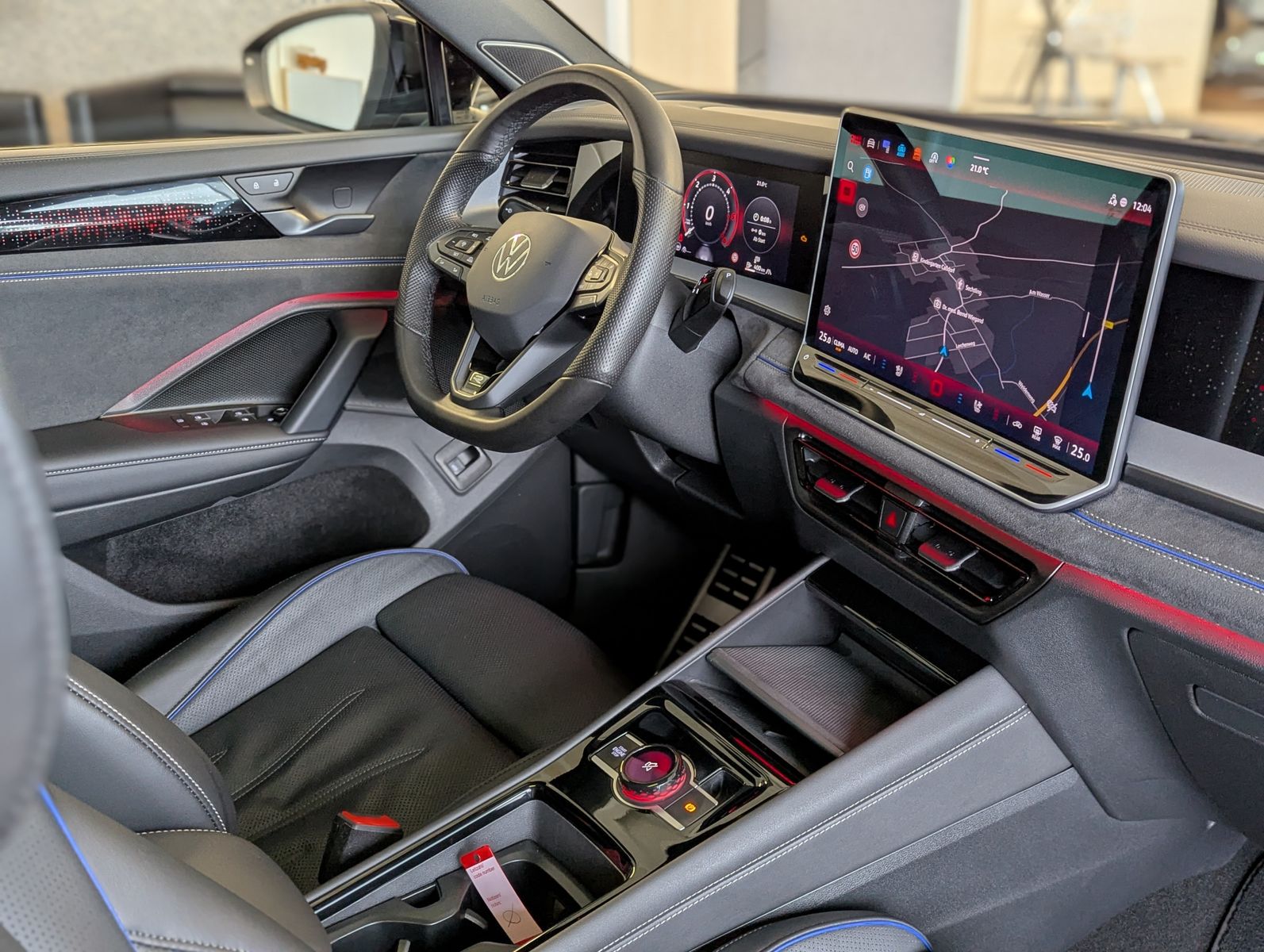 VW Tayron 2.0 R-Line Leder Launch Pano Black AHK 20 - Image 11