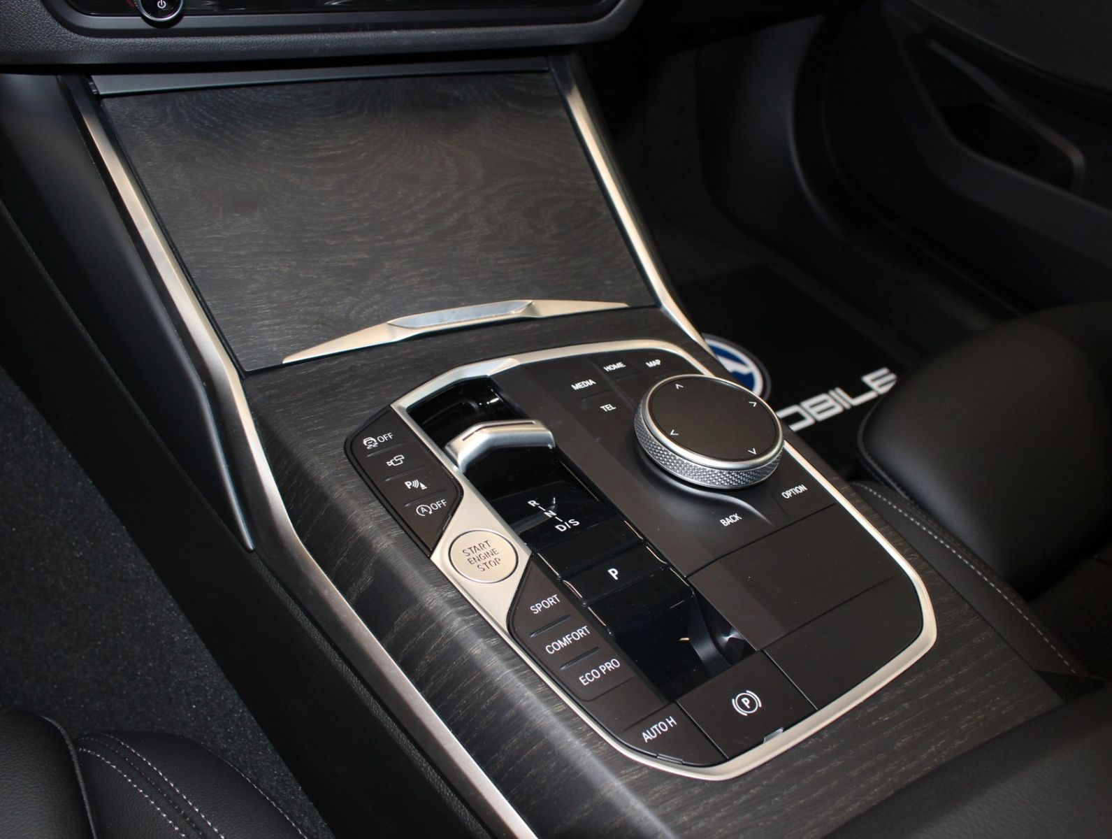 Fahrzeugabbildung BMW 320i LED*Standhzg*HUD*Memory*Harman Kardon