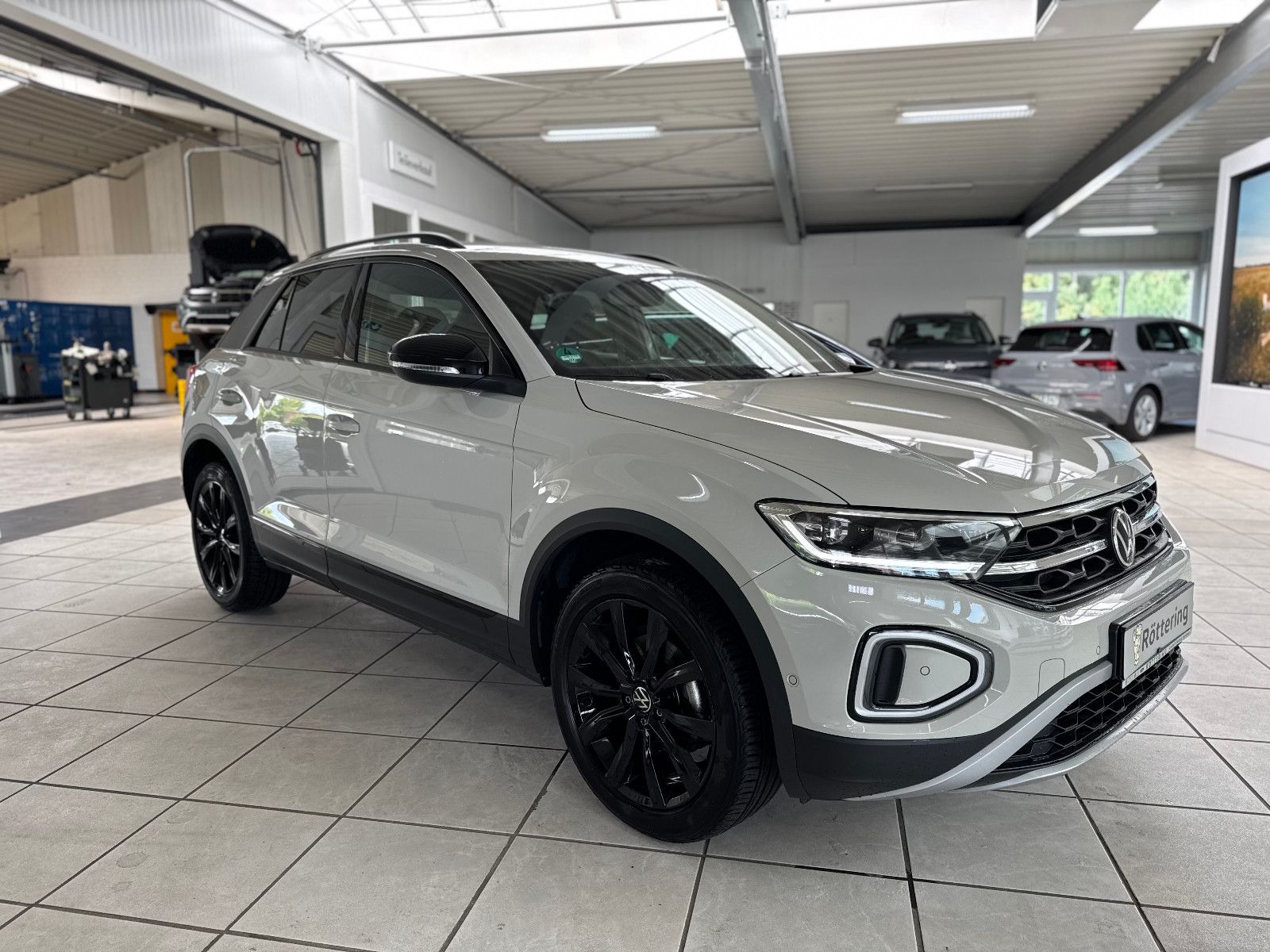 Fahrzeugabbildung Volkswagen T-Roc Black Style+ACC+NAVI+LED+AHK+DIGIT.TACHOw