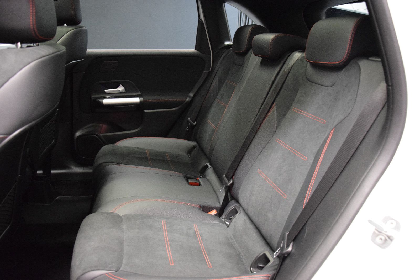 Fahrzeugabbildung Mercedes-Benz B 250 4Matic AMG Pano 360° Night ACC MBUX