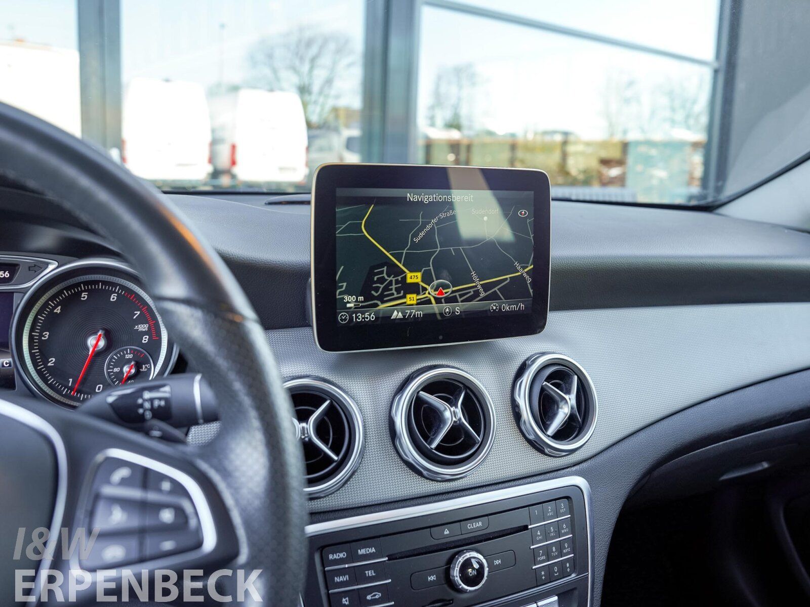 Fahrzeugabbildung Mercedes-Benz GLA 180 Sport Utility Vehicle Ambiente Tempomat