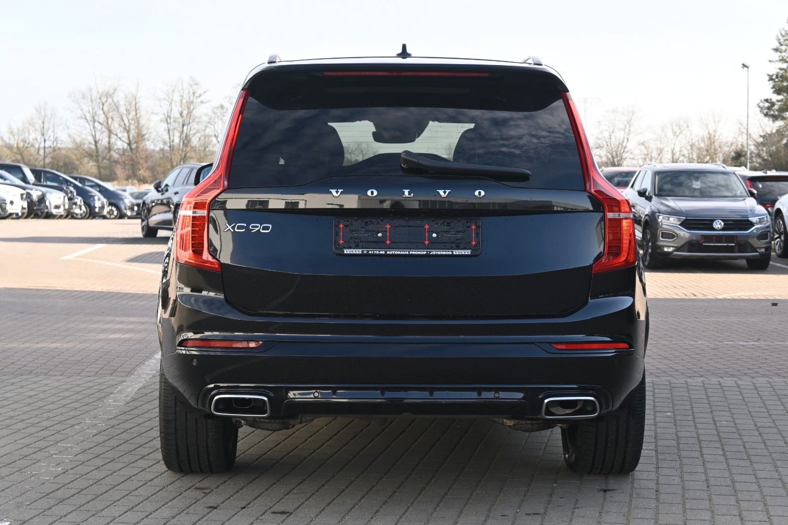 Fahrzeugabbildung Volvo XC90 R Design AWD*B&W*PANO*LUFT*AHK*360*VOLL
