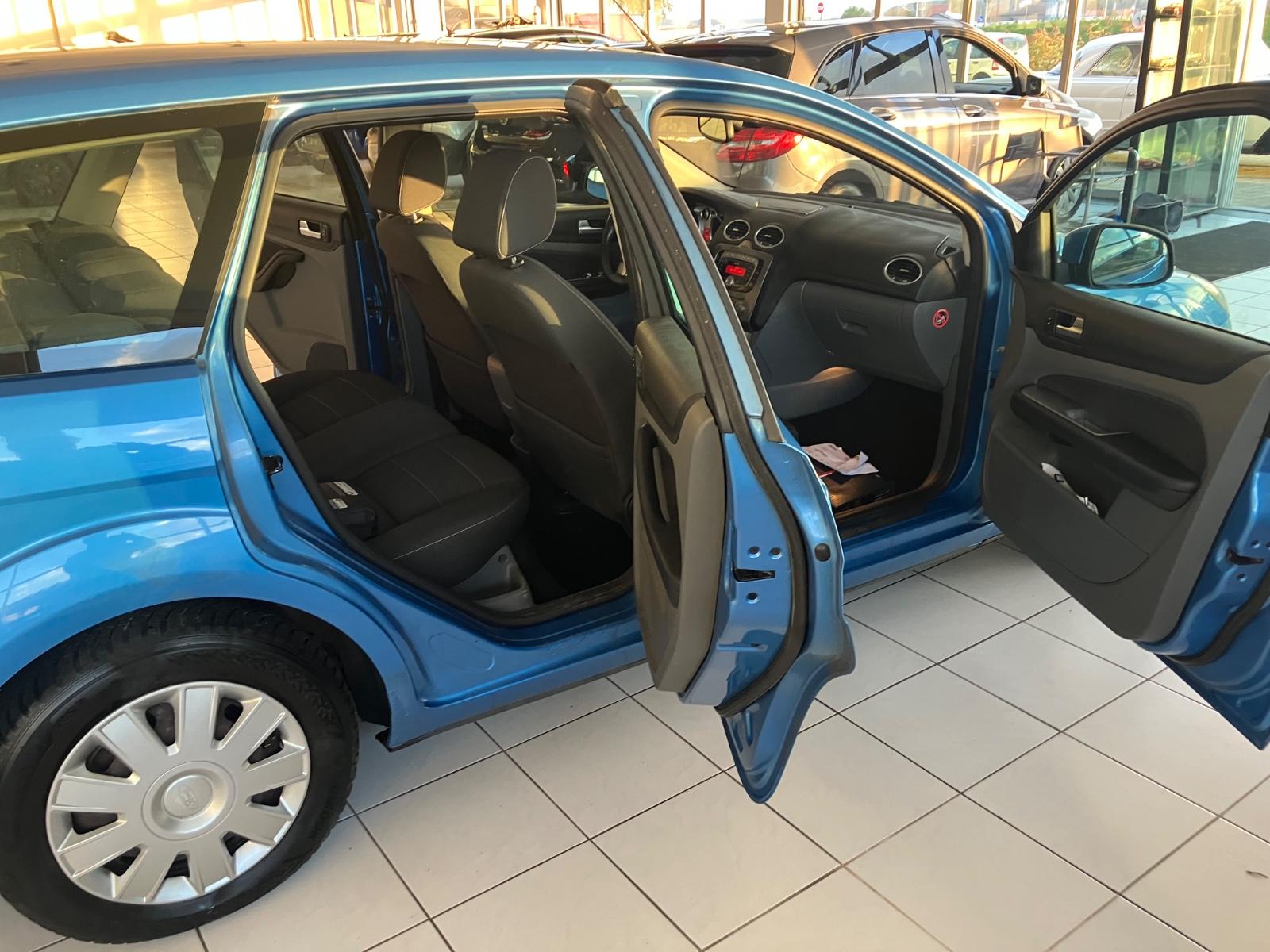Ford Focus 2009 — photo 21