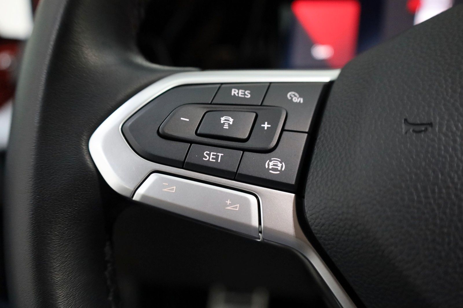 Fahrzeugabbildung Volkswagen Golf VIII Lim. Active Navi,LED,SH,PDC,ACC,SR+WR