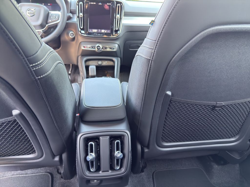Fahrzeugabbildung Volvo XC40 B4 B DKG Ultra Black Edition+SOFORT