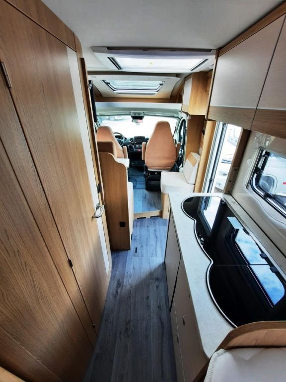 Fahrzeug Übersicht 12 Fahrzeugabbildung LMC Cruiser V 646 G beschädigt/HÄNDLER UND GEWERBE