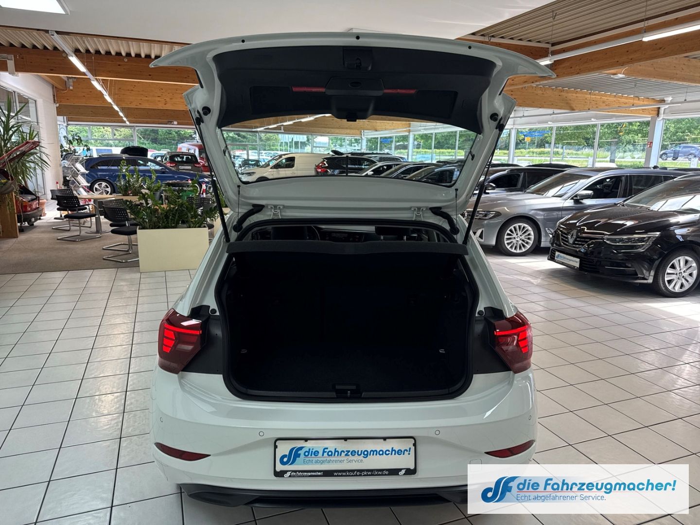 Fahrzeugabbildung Volkswagen Polo VI Life 1.0 TSI EU6d Navi Digitales Cockpit