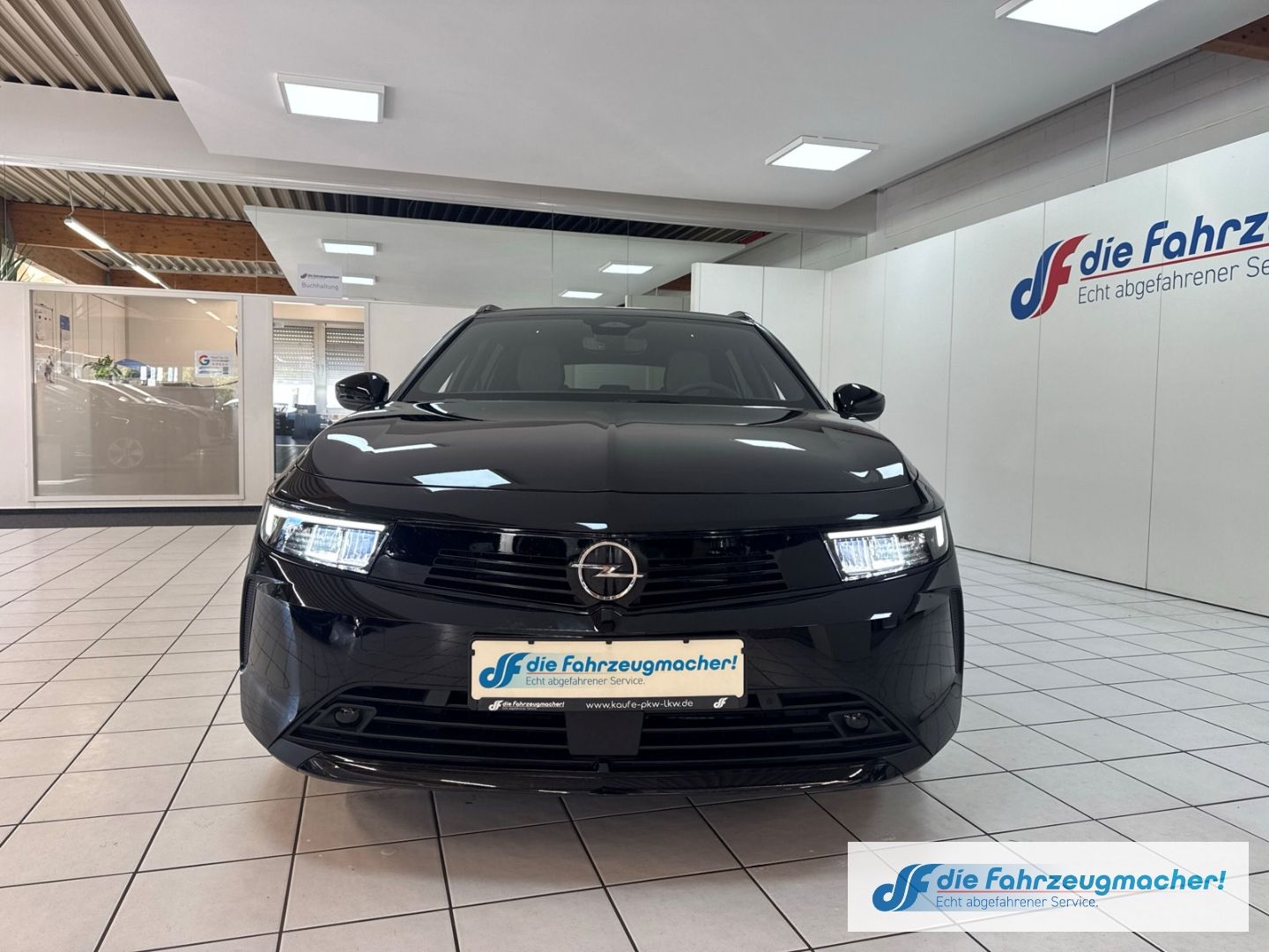 Fahrzeugabbildung Opel Astra L Sports Tourer Edition Navi Digitales Coc