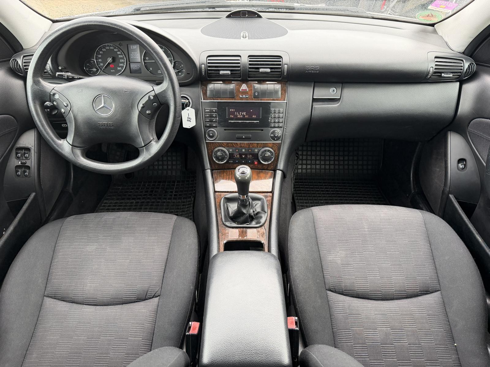 Mercedes-Benz C200 2005 — салон