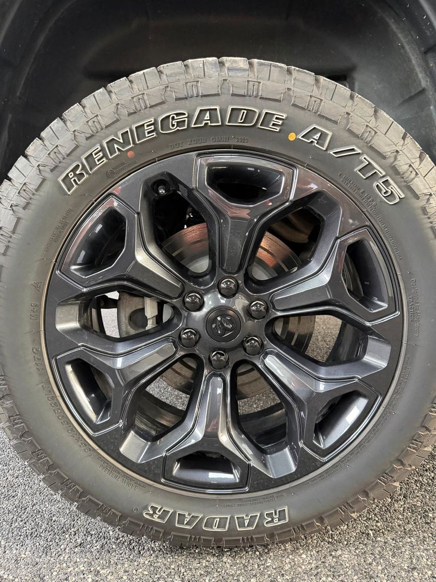 Fahrzeugabbildung Dodge LIMITED NIGHT ED. HEAD UP-LIFT-TAILGATE-PRINS