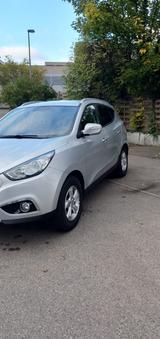 Hyundai ix35 2.0 Premium 4WD Automatik Premium - Hyundai ix35 in Stuttgart