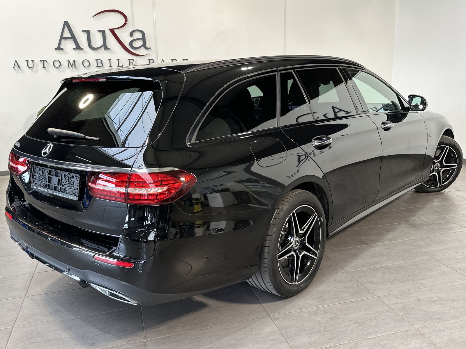 Fahrzeugabbildung Mercedes-Benz E 300e T AMG-Line NAV+LED+360°+PANO+WIDE+CARPLAY