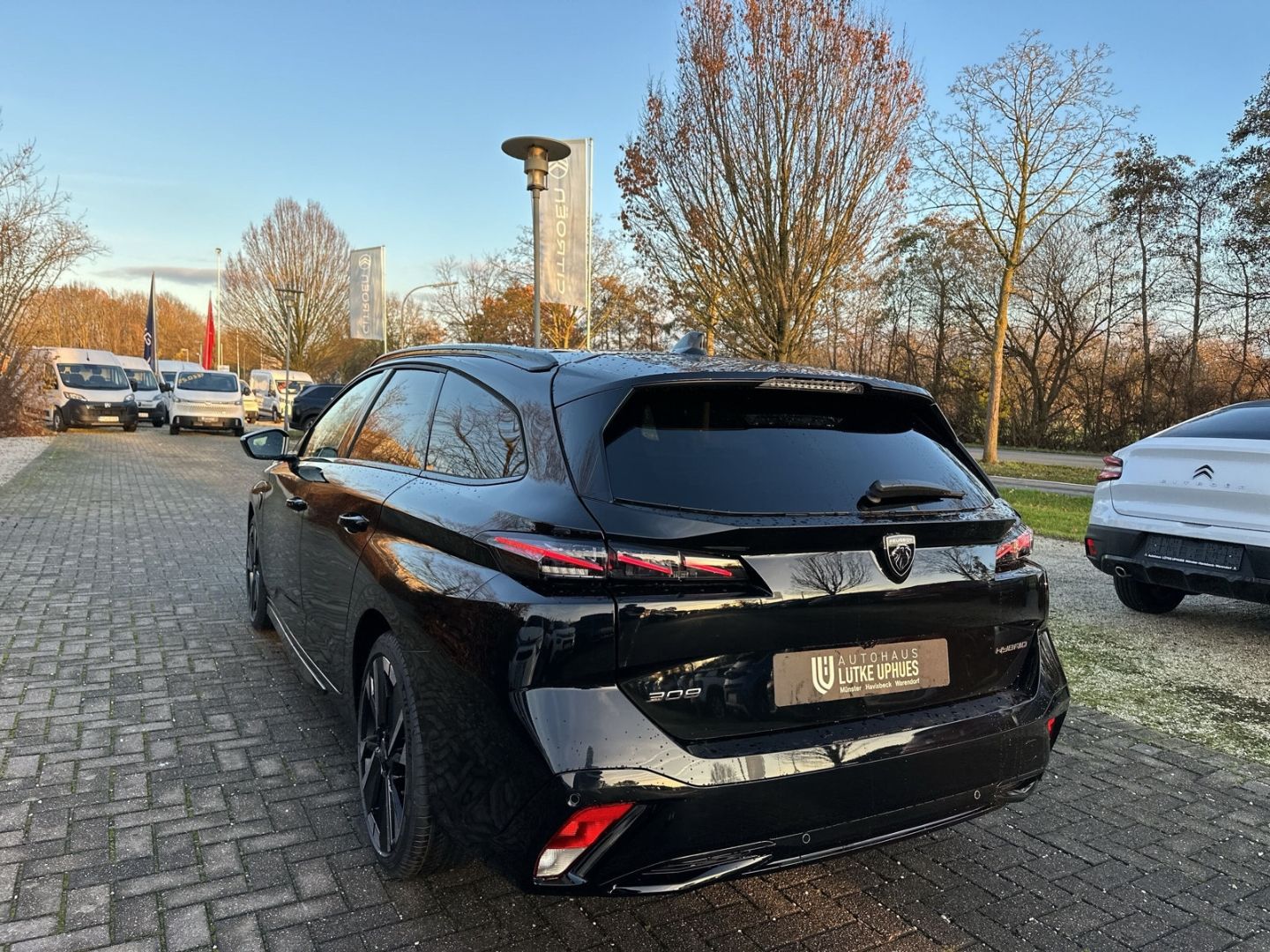 Fahrzeugabbildung Peugeot 308 SW GT HYBRID 145 e-DSC6 El. Pano Navi ACC