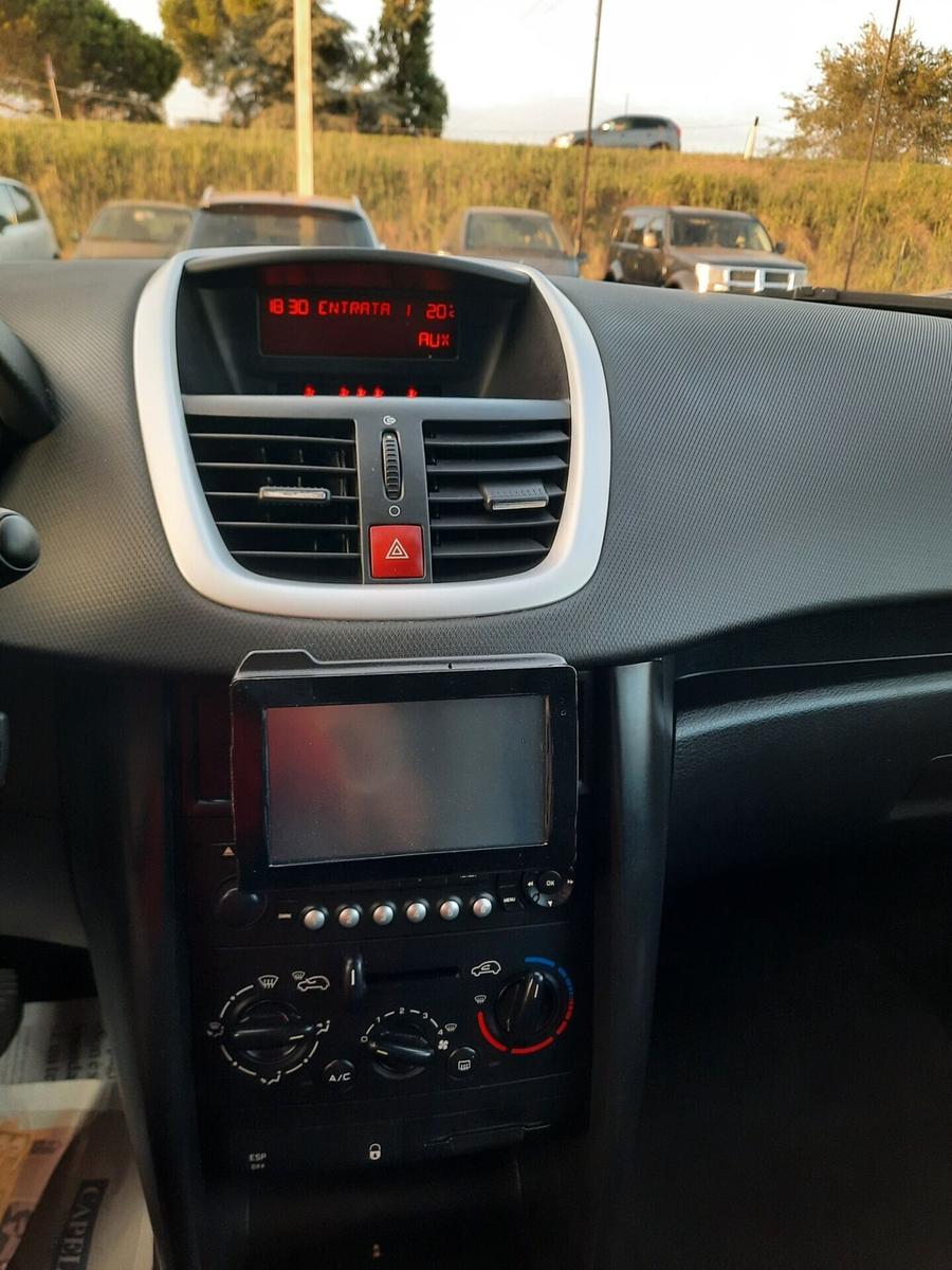 Peugeot 207 2009 — interior