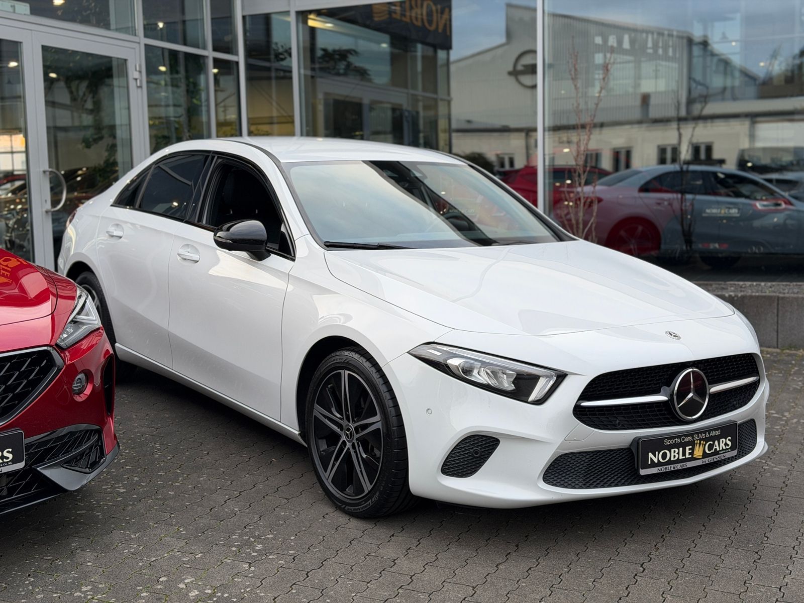 Fahrzeugabbildung Mercedes-Benz A 200 Limousine Progressive NIGHT 360° DIST