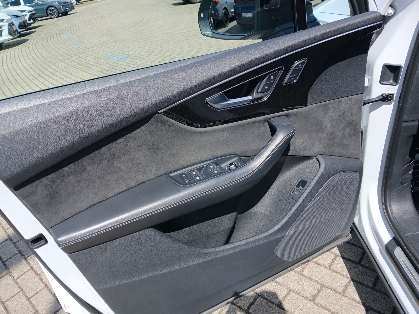 Fahrzeugabbildung Audi SQ7 V8 TDI quattro MATRIX LUFT PANO STH HUD ACC